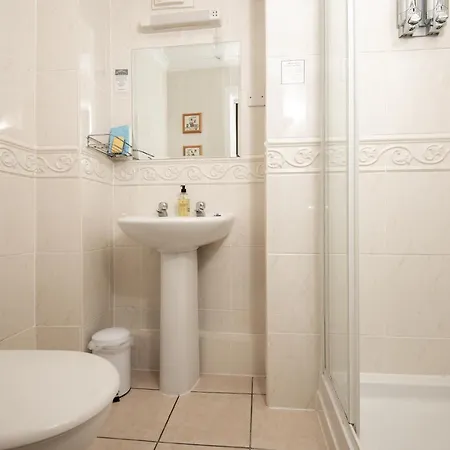Bed & Breakfast The Pendennis Guest House 4*